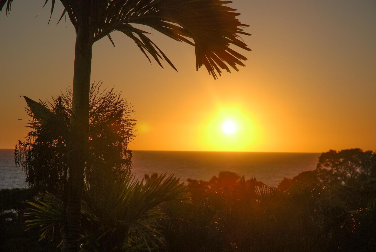 Coucher De Soleil Ambatoloaka  Exterior photo